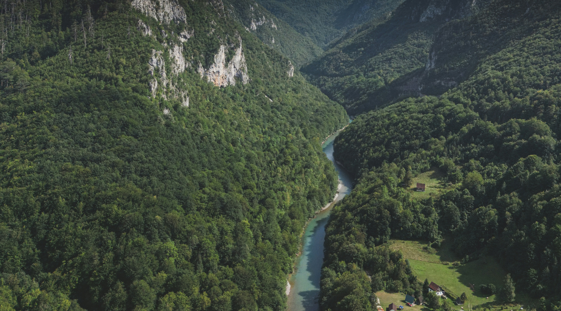 Rafting, jahanje, ziplajn, lokalni specijaliteti… Evo zbog čega je Kanjon 987 naše naredno odredište za odmor