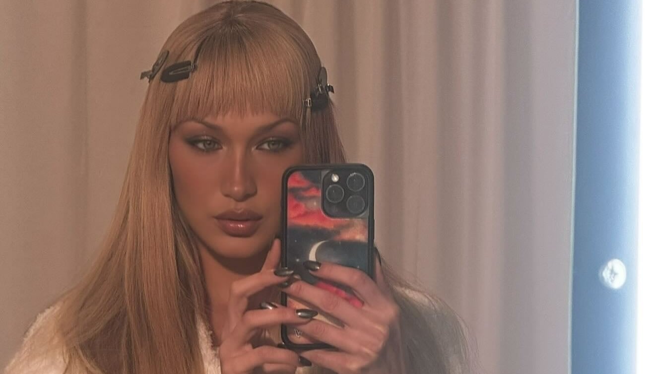 Ravne šiške su trend kom se ponovo vraćamo, a njih ove sezone nosi i Bella Hadid