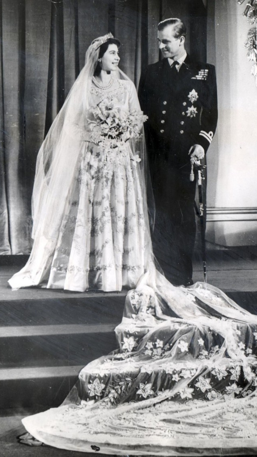 Da li ste znali da je parče svadbene torte Elizabete II i princa Filipa prodato za više od tri hiljade dolara?