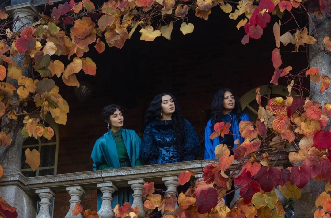 Stigao je trailer za „100 Nights of Hero” – film u kom glume Charli XCX, Emma Corrin, Richard E. Grant i drugi