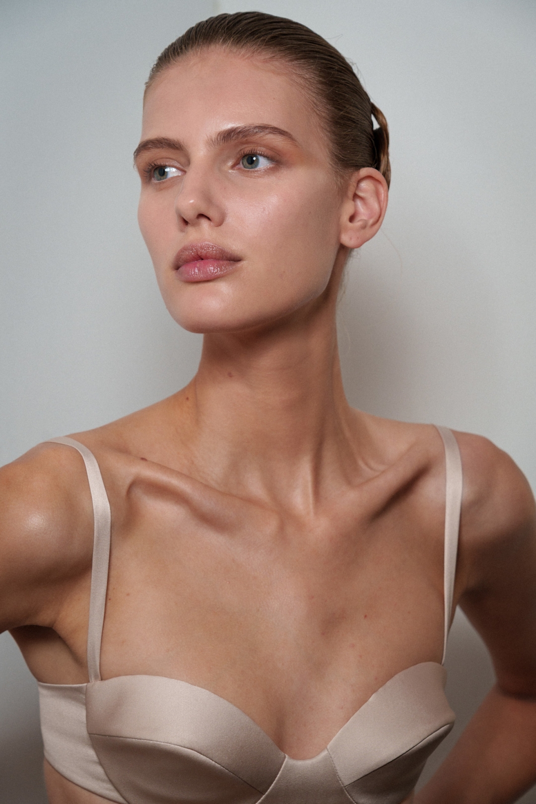 Ashi HC bks F25 039_barbie neck