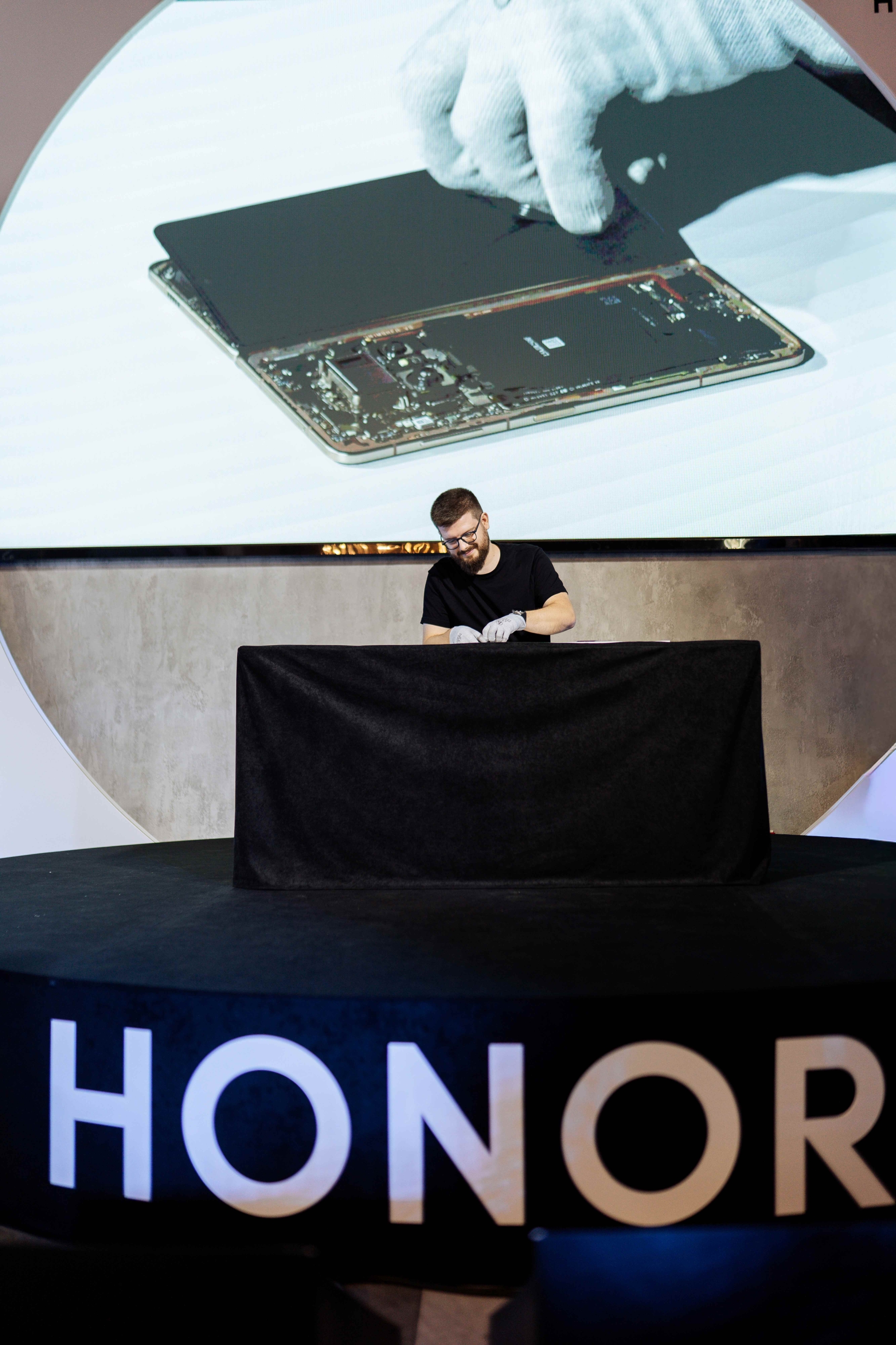HONOR Magic V5 PR