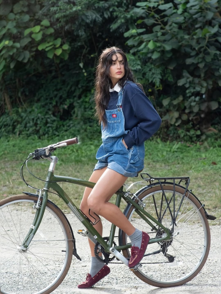Jeans + tregeri: Duo koji preživljava sve trendove i generacije