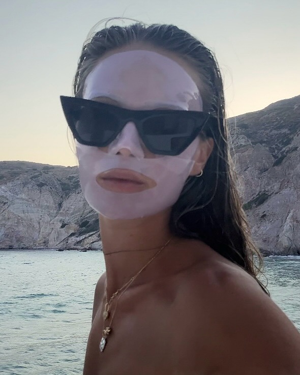 Kako pripremamo kožu lica za jesenje dane? Retinoli, kiseline… Ovako menjamo skincare rutinu