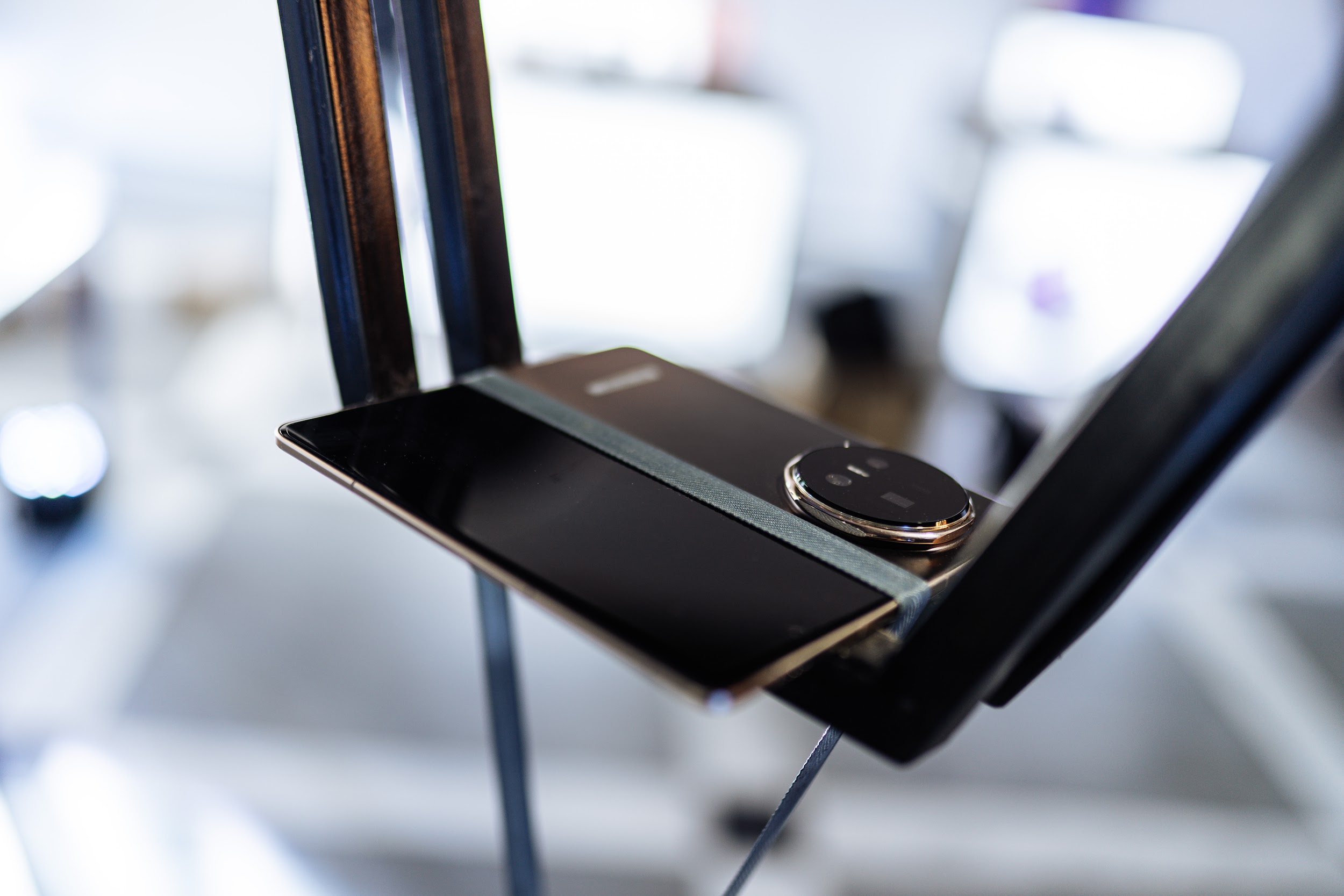 HONOR Magic V5 uređaj stigao u Srbiju! Evo šta donosi najtanji i najlaški preklopni pametni telefon do sada