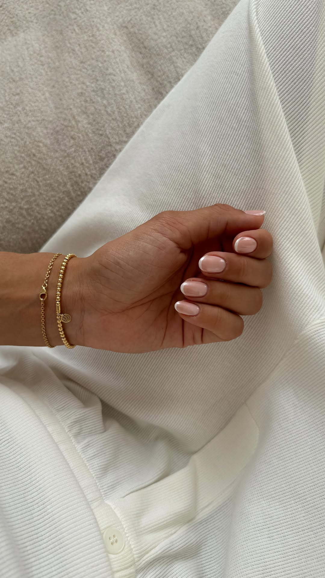 Da li ste čuli za „french glass nails” trend? U pitanju je jedan od najčešće pretraživanih pojmova na internetu