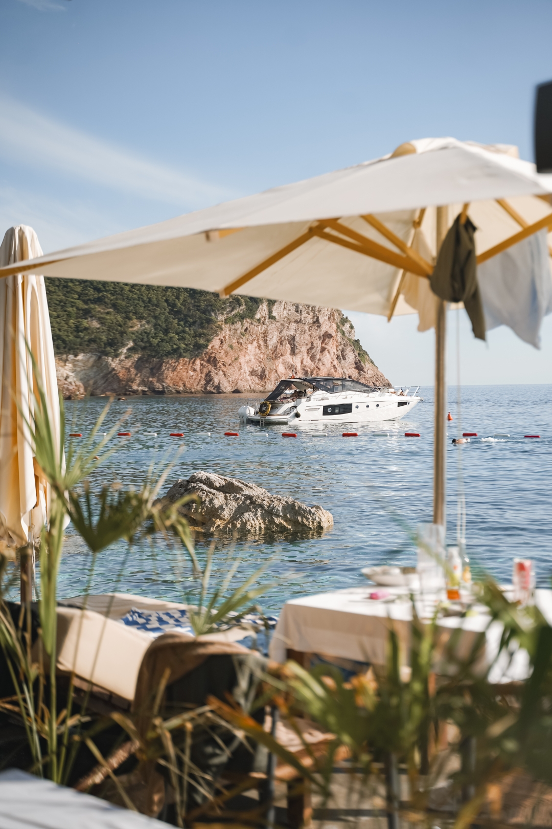 Galija Beach: Letnja oaza u srcu Svetog Stefana