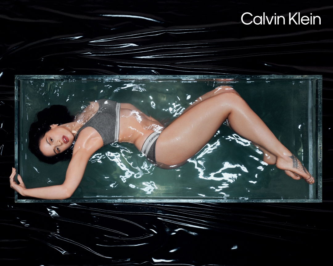 ROSALÍA je novo zaštitno lice Calvin Klein jesenje kolekcije