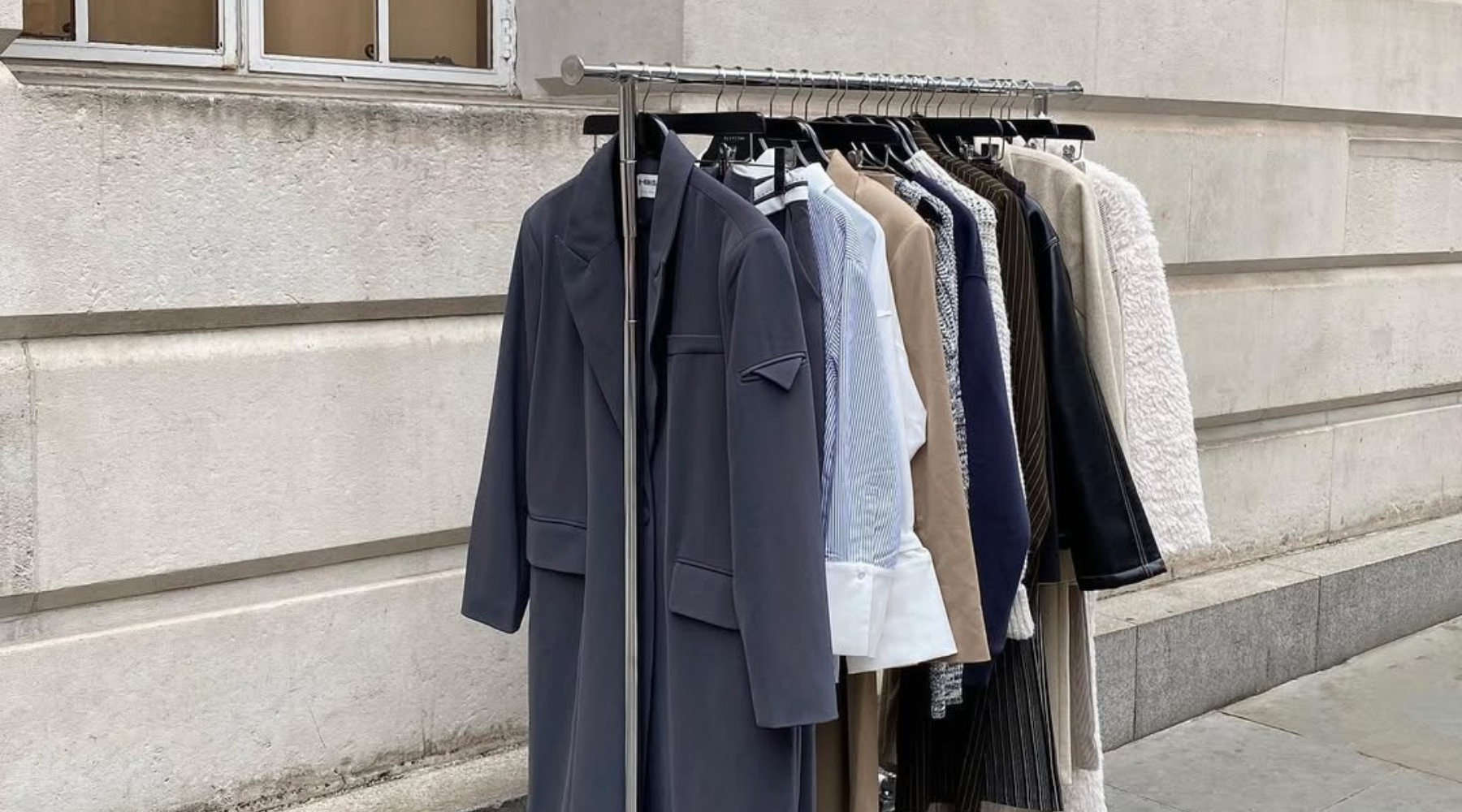 Pet dana, pet kombinacija: Šta obući za posao na prelasku iz leta u jesen?