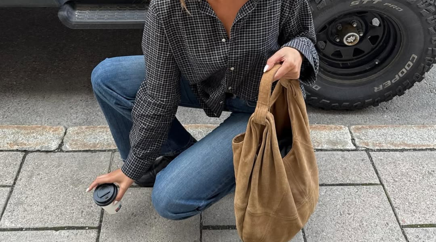 Tamni džins trenduje, a ovi high-street brendovi imaju najlepšu ponudu istog