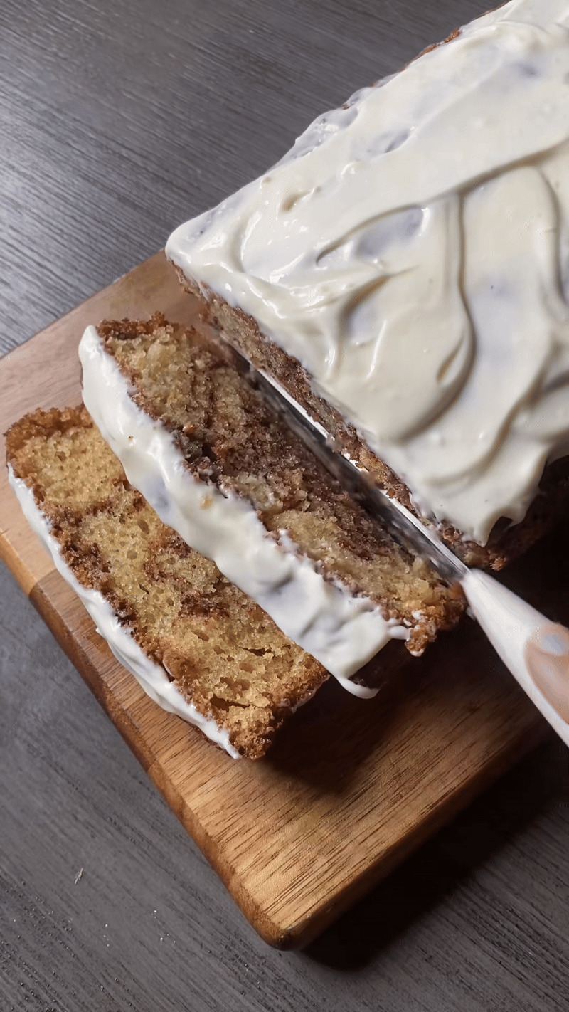 Nakon klasičnih cimet rolnica, na red je došao recept za cinnamon roll kolač