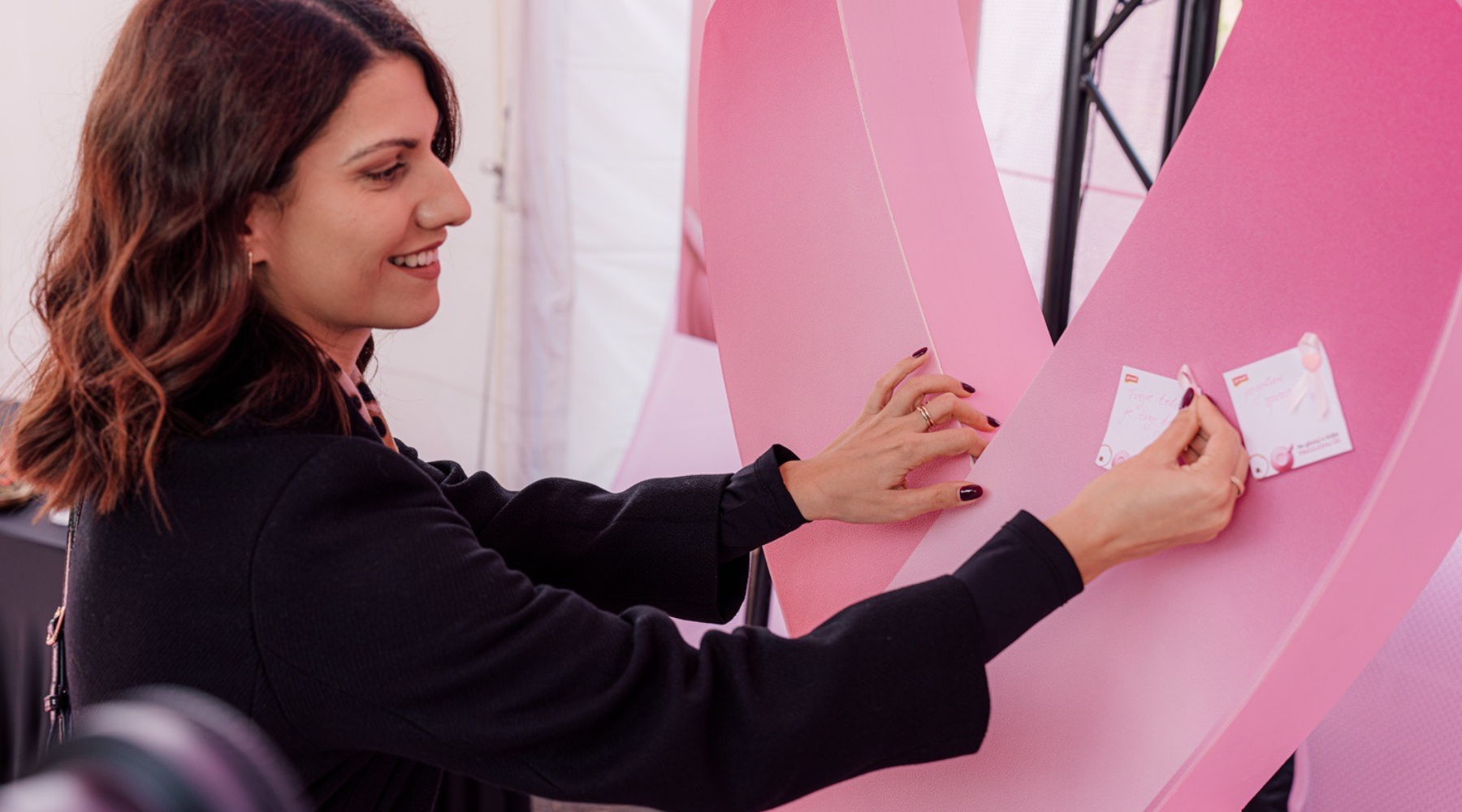 „Ne gledaj u šolju, pregledaj se“: Obeležen Međunarodni dan borbe protiv raka dojke