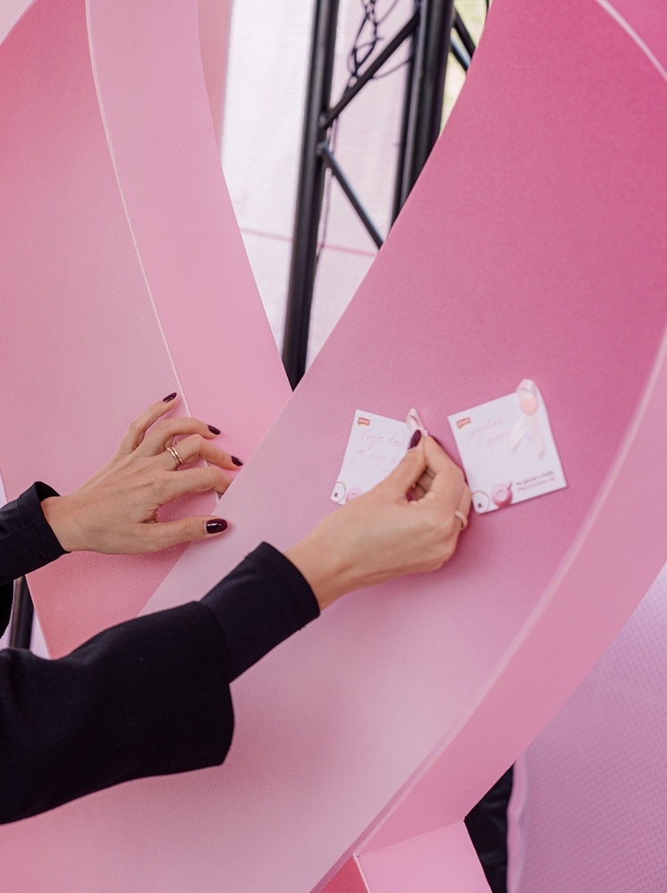 „Ne gledaj u šolju, pregledaj se“: Obeležen Međunarodni dan borbe protiv raka dojke