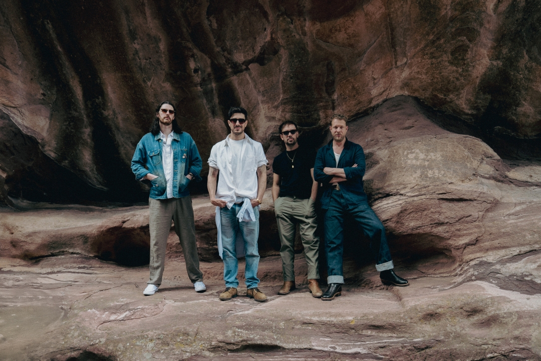 Pesma koja je proistekla iz prijateljstva: Mumford & Sons i Hozier predstavili singl „Rubber Band Man“