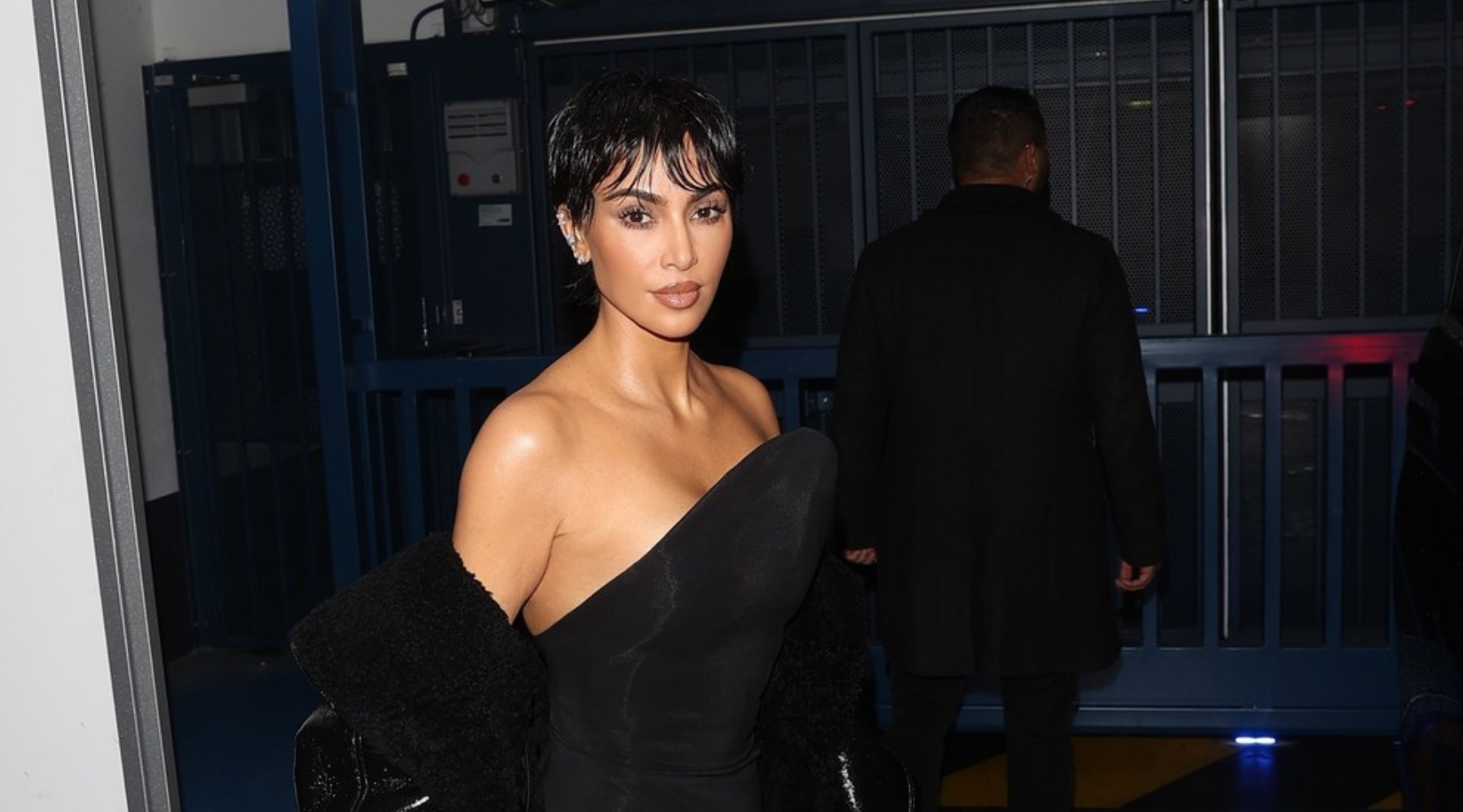 Everything for Alaïa: Kim Kardashian osvojila Pariz pixie frizurom