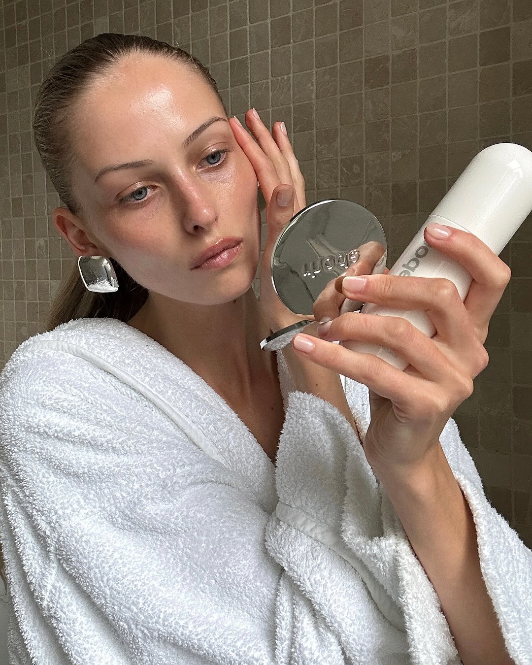 Ne možete da poručite Rhode? Evo naših omiljenih „dupe“ proizvoda