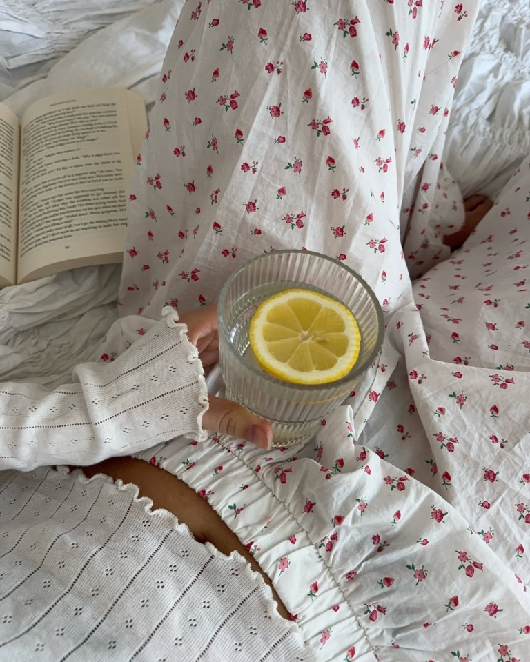Voda sa limunom… i chia semenkama? Evo zašto mnogi svom jutarnjem napitku dodaju još jedan sastojak