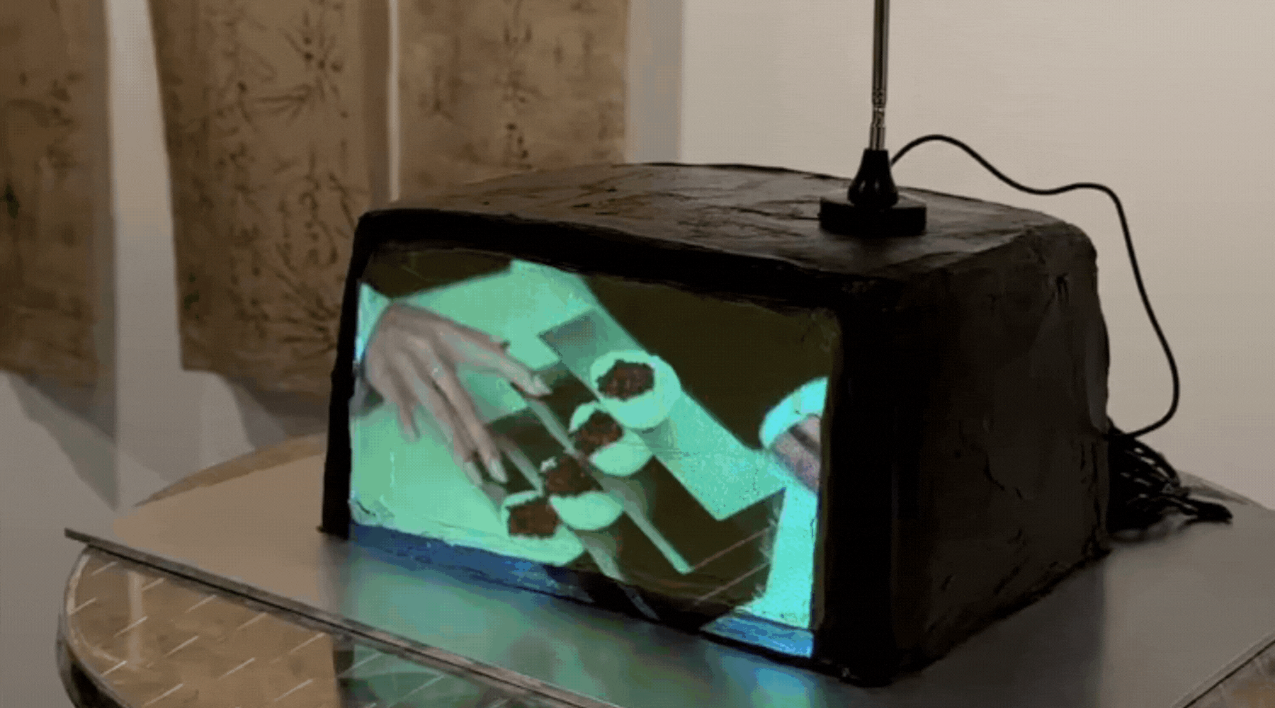 Ova torta govori o digitalnoj usamljenosti