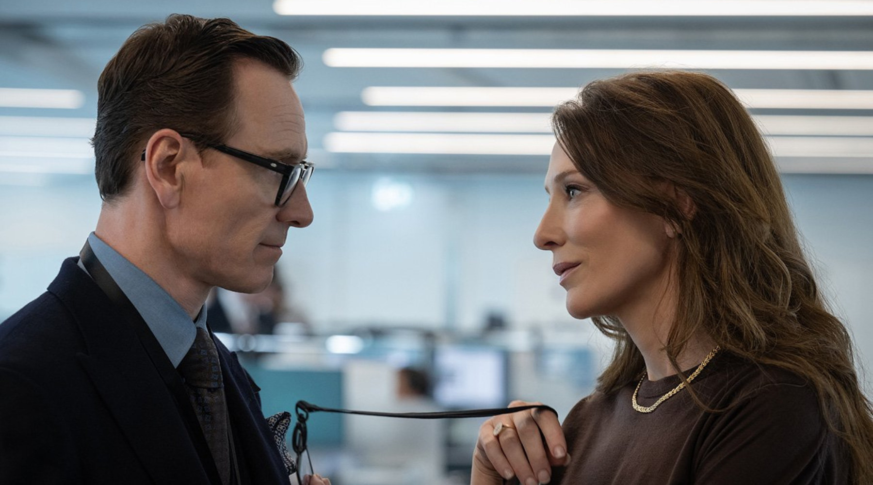 Špijunska drama „Black Bag“ stigla je streaming platformu SkyShowtime Srbija