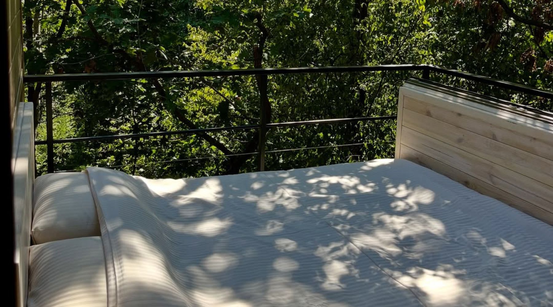 Odmor u prirodi, but with a little twist: Ova kućica na drvetu je sinonim za „oazu mira”