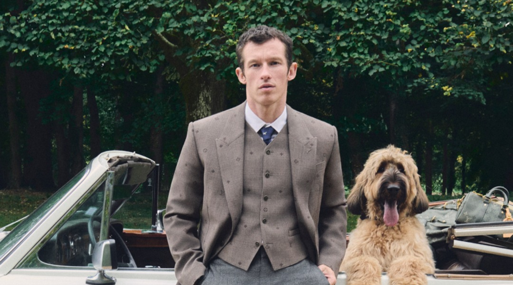 Dandy allure: Callum Turner, Jude Bellingham i stylish psi zvezde su nove Louis Vuitton kampanje