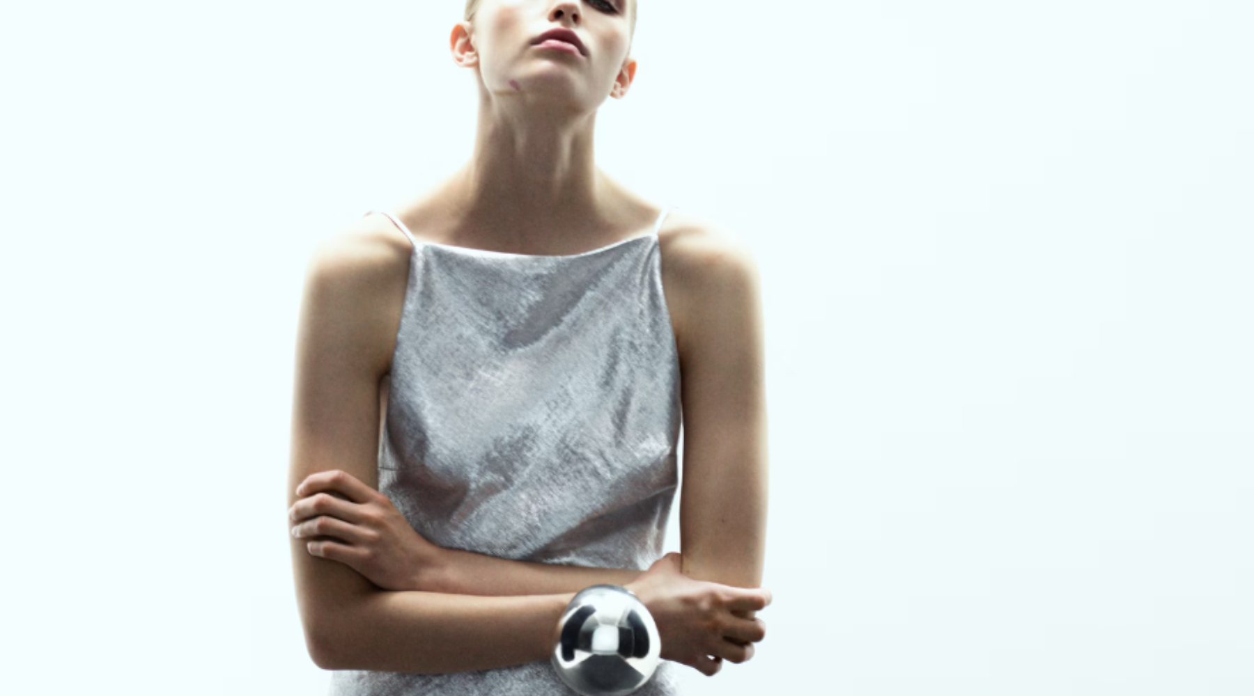 Tražite savršenu srebrnu haljinu za doček Nove godine? Ovaj Mango model nas je oduševio