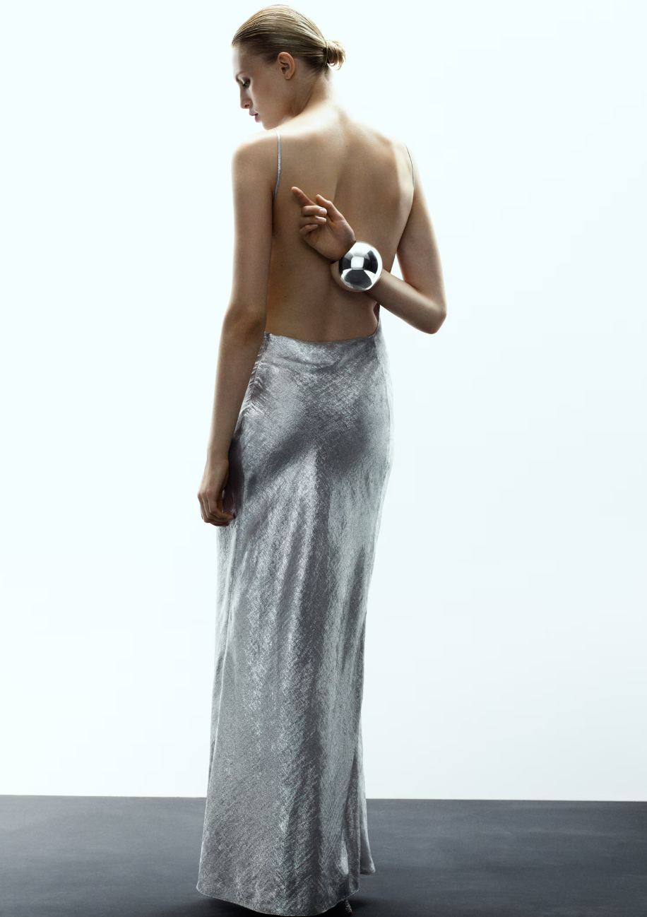 Tražite savršenu srebrnu haljinu za doček Nove godine? Ovaj Mango model nas je oduševio