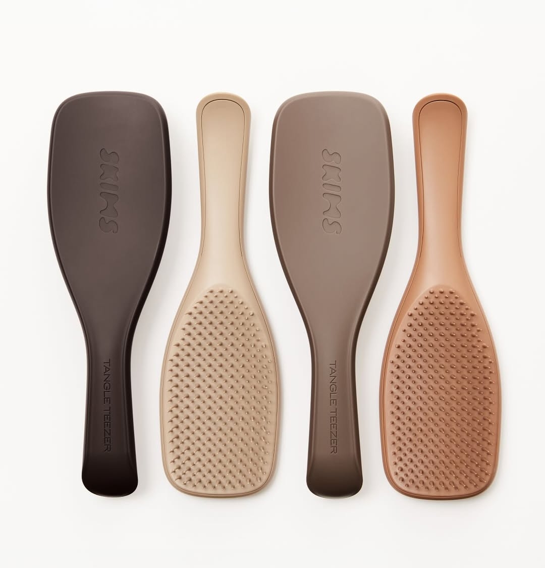 SKIMS potpisuje i četke za kosu? Otkrivamo kako poznati brend širi svoj beauty portfolio