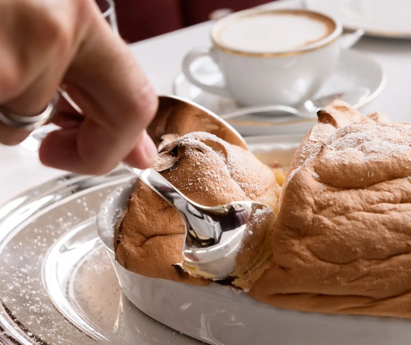 Idete u Beč ili Salzburg? Probajte ovaj tradicionalni austrijski kolač, lagan, sladak i mekan kao oblak.