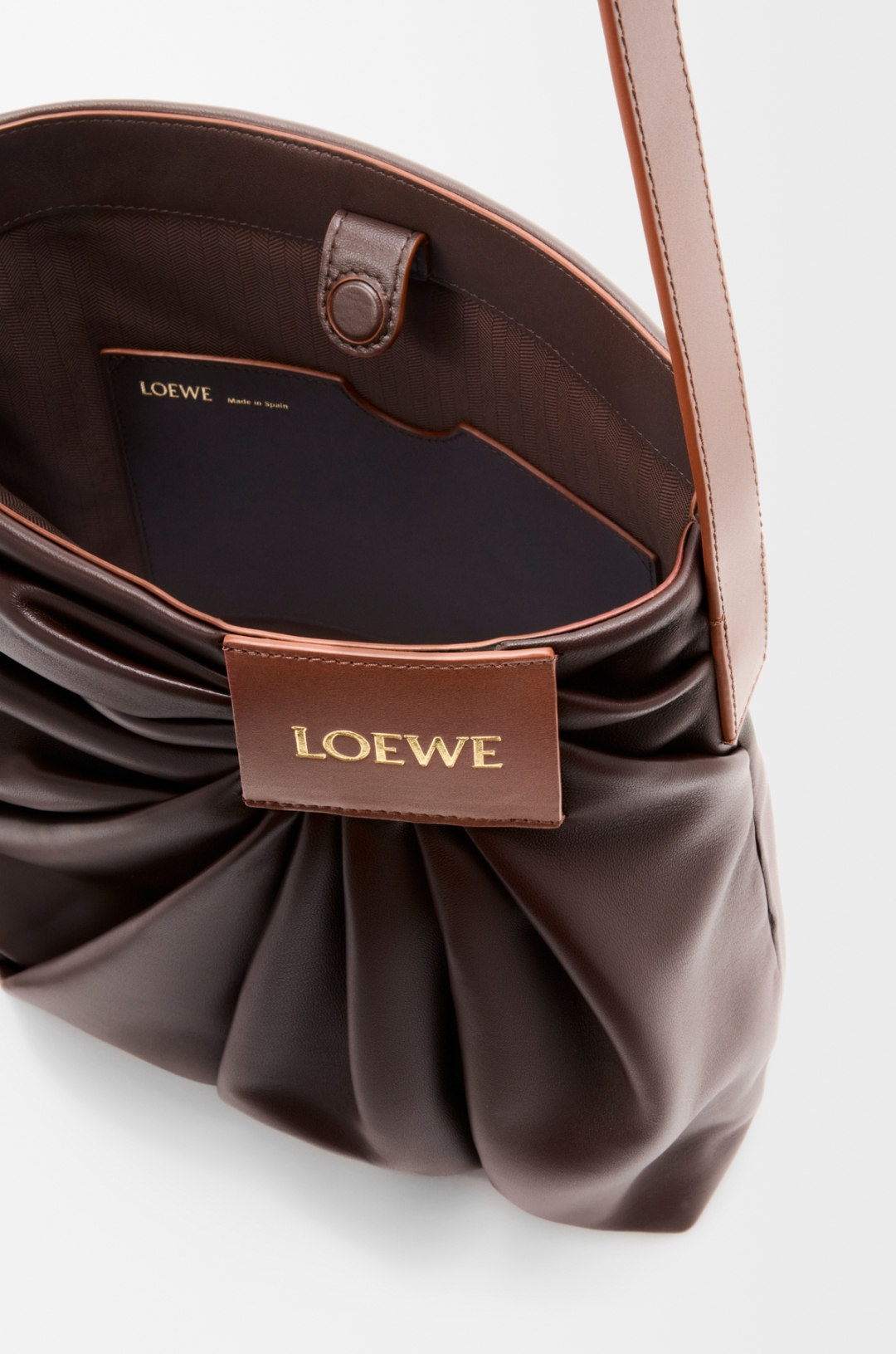 U ovu luksuznu torbu vredi uložiti